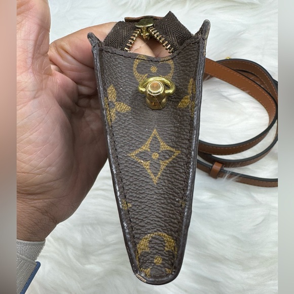 Louis Vuitton Bucket PM Pouch Crossbody - Picture 7 of 15